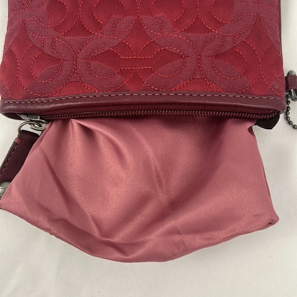 Coach compact clutch